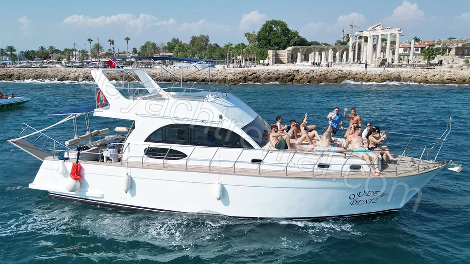 Queen Deniz yacht photo
